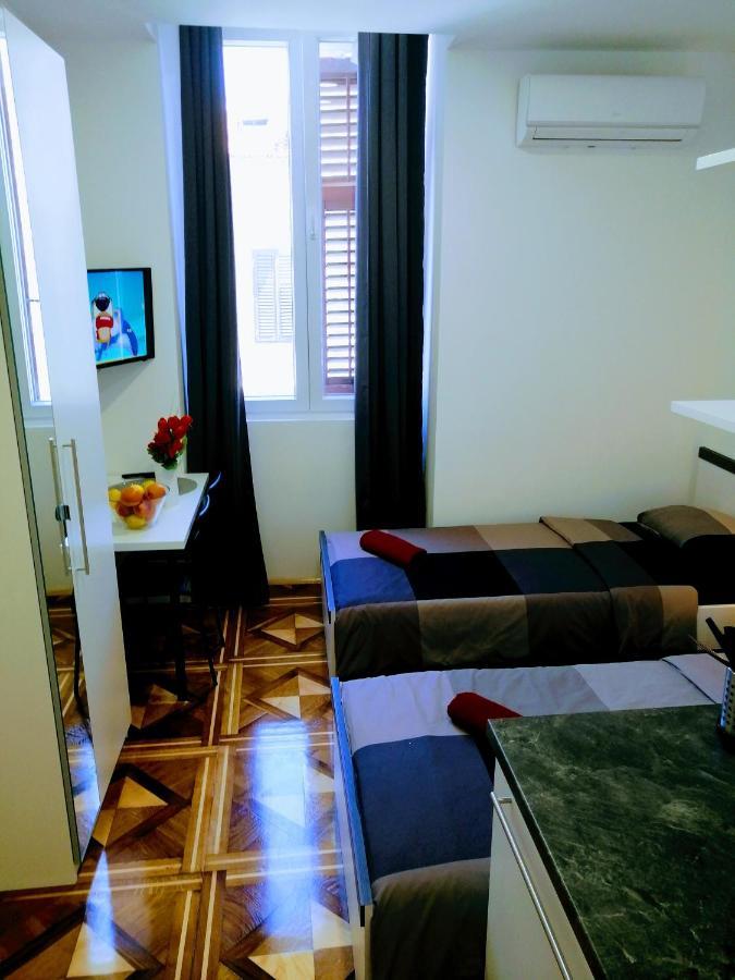 Pula Center Studio Apartments Exterior foto