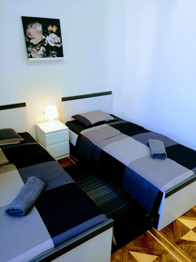 Pula Center Studio Apartments Exterior foto